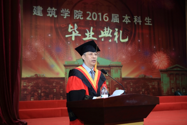 院长梅洪元,副院长金虹,罗鹏,各系专业导师,2016届全体